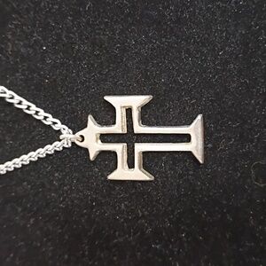 Sterling silver cross pendant